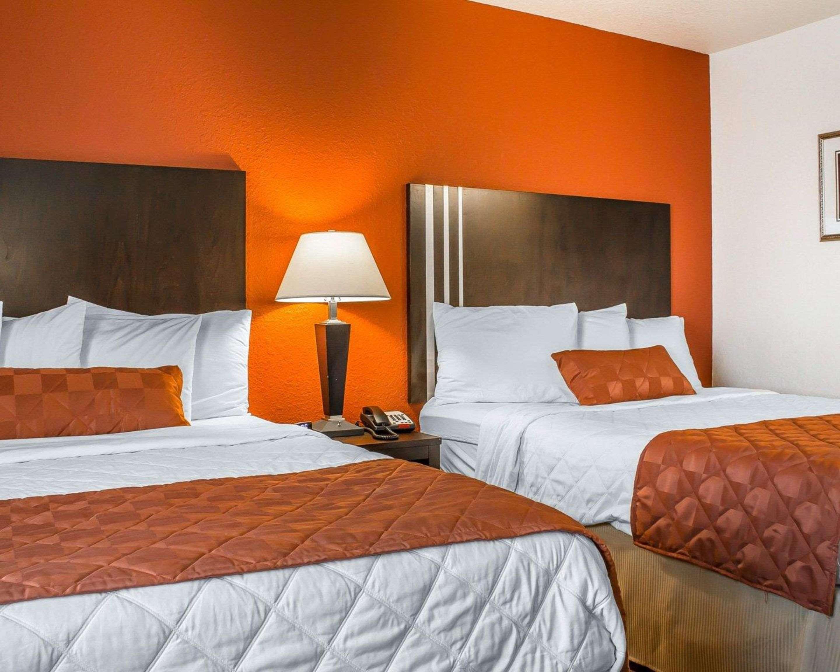 Rodeway Inn & Suites Near Okoboji Lake Milford Екстер'єр фото