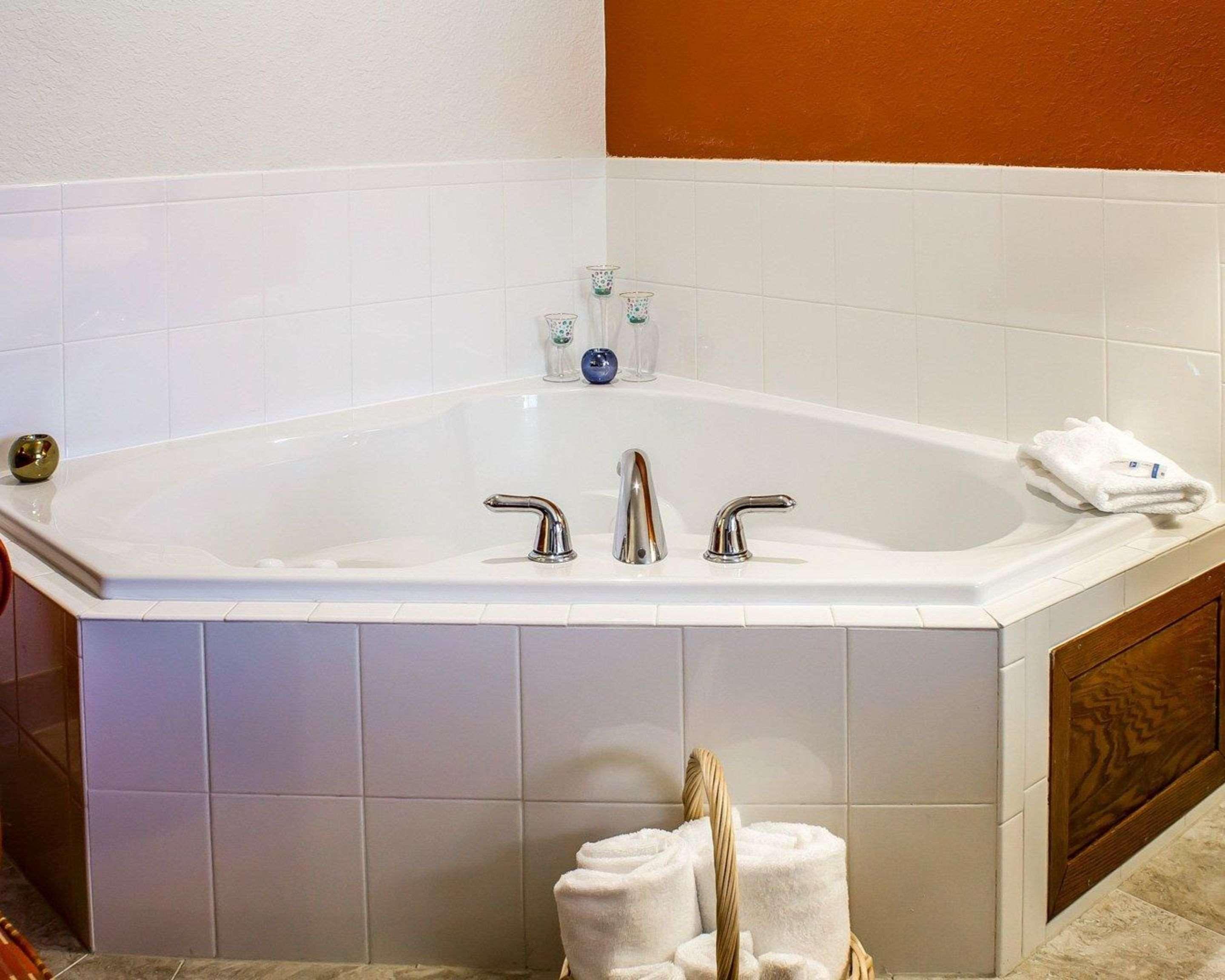 Rodeway Inn & Suites Near Okoboji Lake Milford Екстер'єр фото