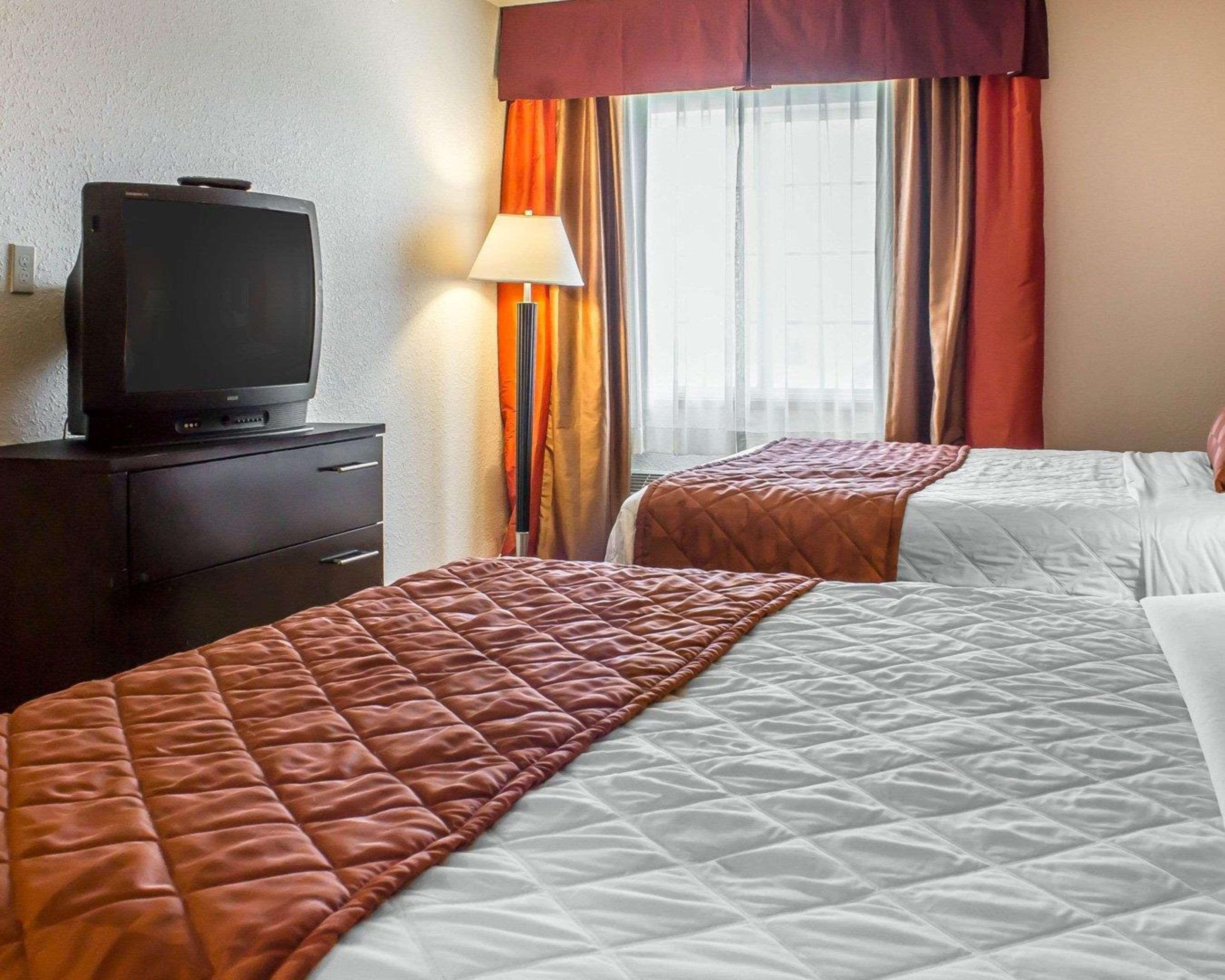 Rodeway Inn & Suites Near Okoboji Lake Milford Екстер'єр фото