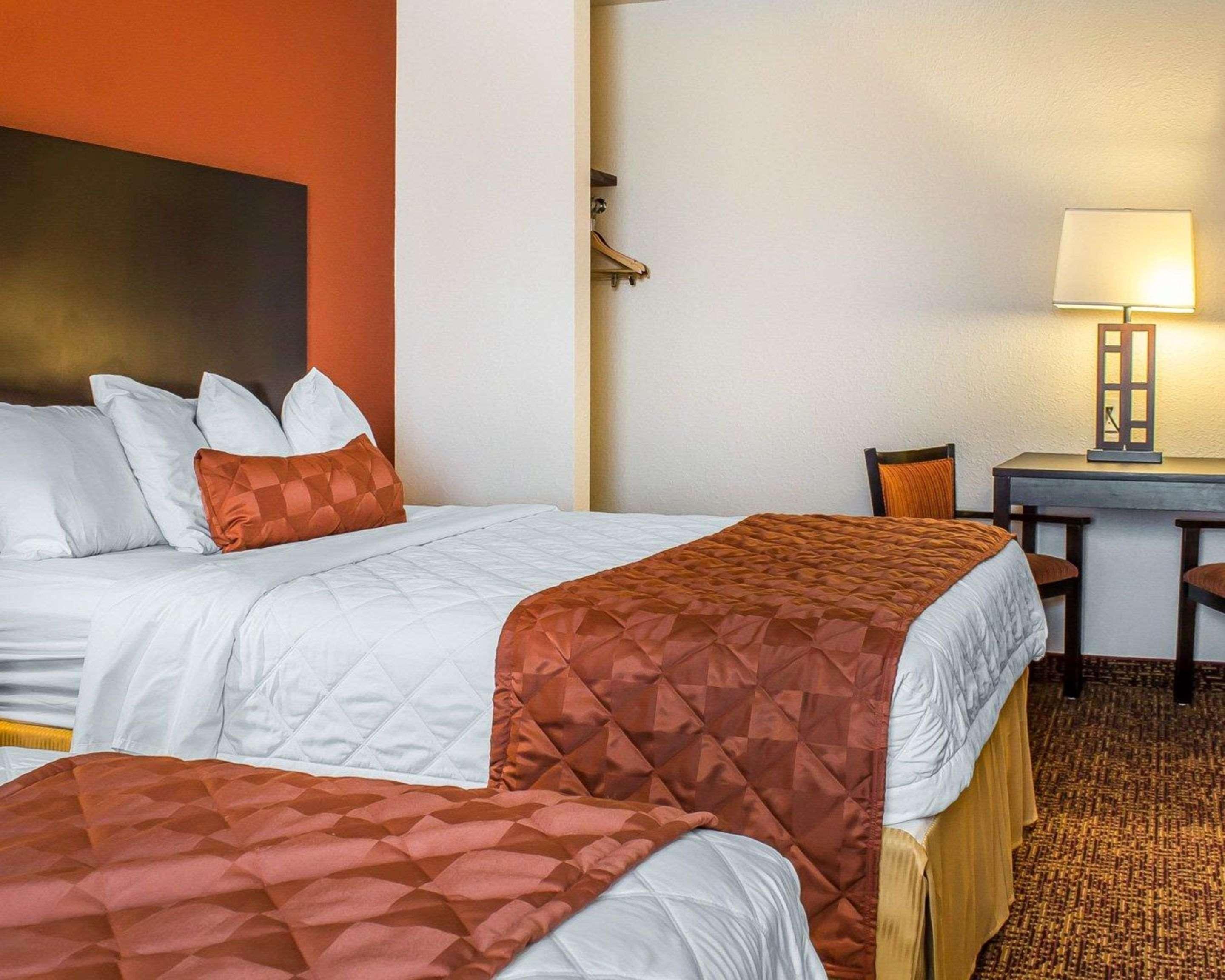 Rodeway Inn & Suites Near Okoboji Lake Milford Екстер'єр фото