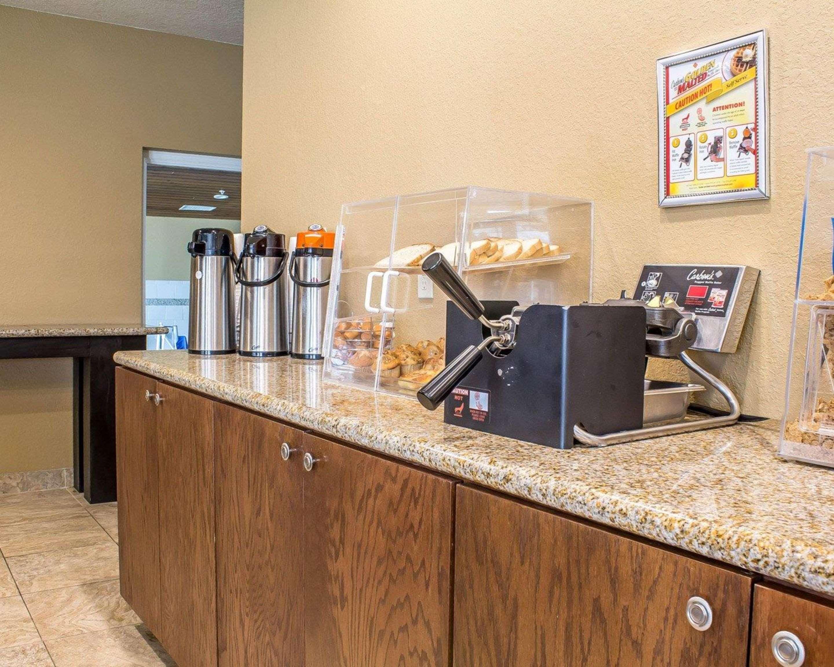 Rodeway Inn & Suites Near Okoboji Lake Milford Екстер'єр фото