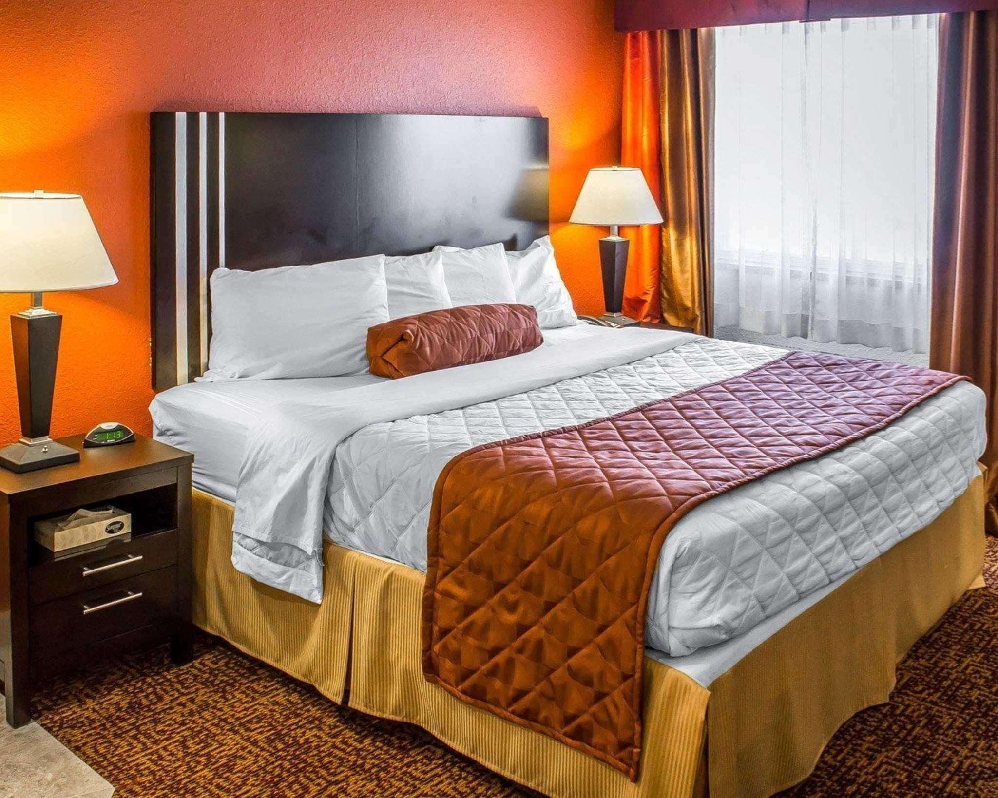 Rodeway Inn & Suites Near Okoboji Lake Milford Екстер'єр фото