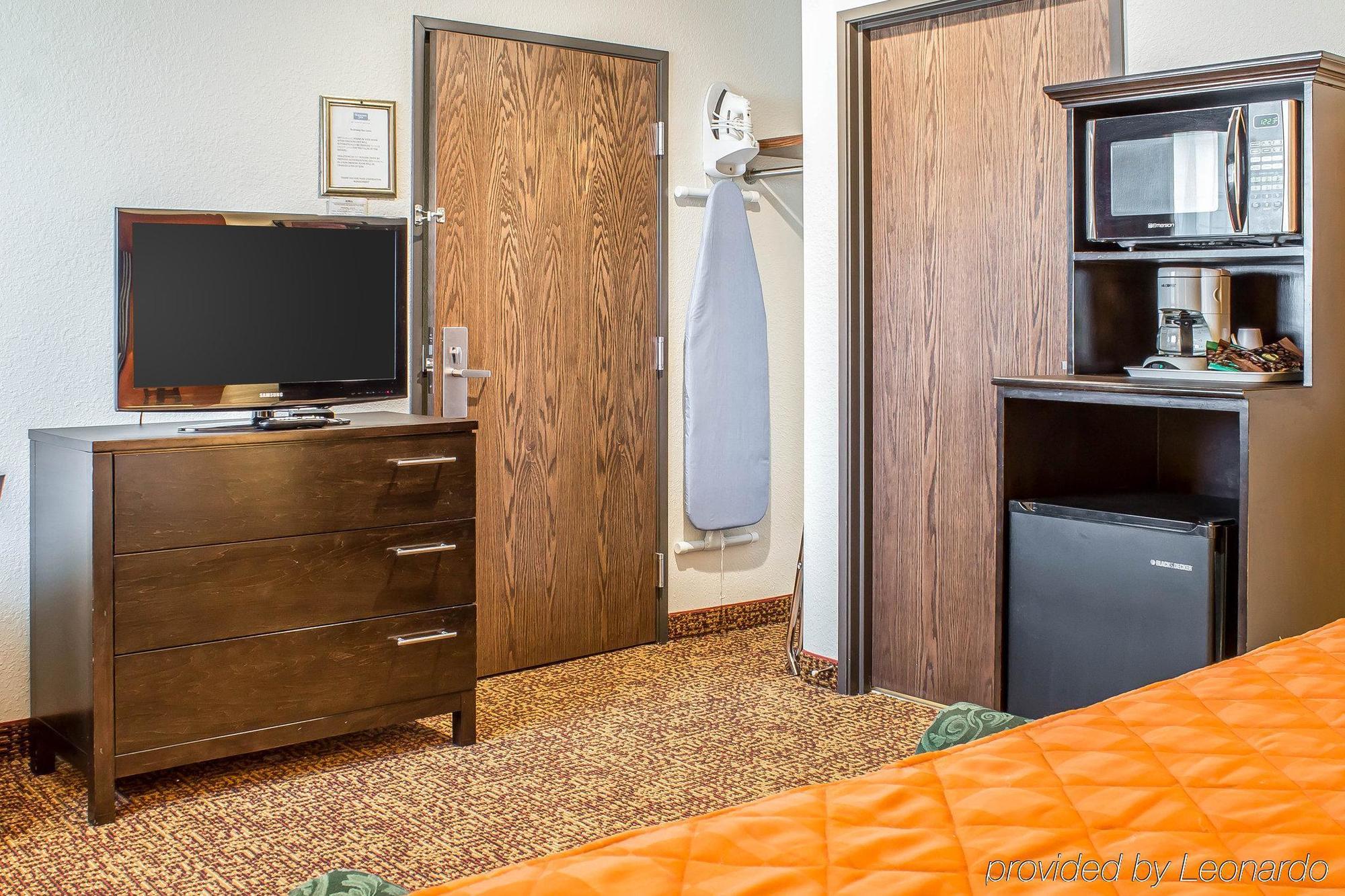 Rodeway Inn & Suites Near Okoboji Lake Milford Екстер'єр фото