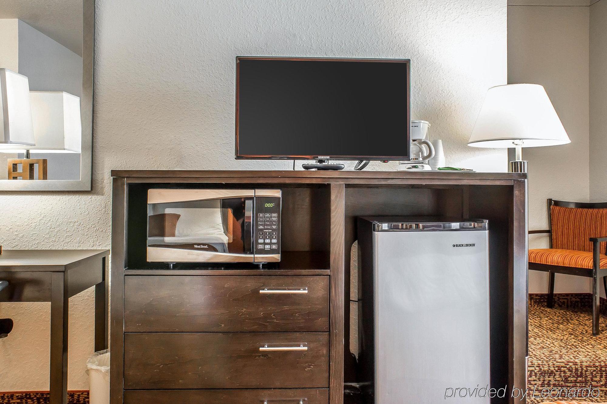 Rodeway Inn & Suites Near Okoboji Lake Milford Екстер'єр фото