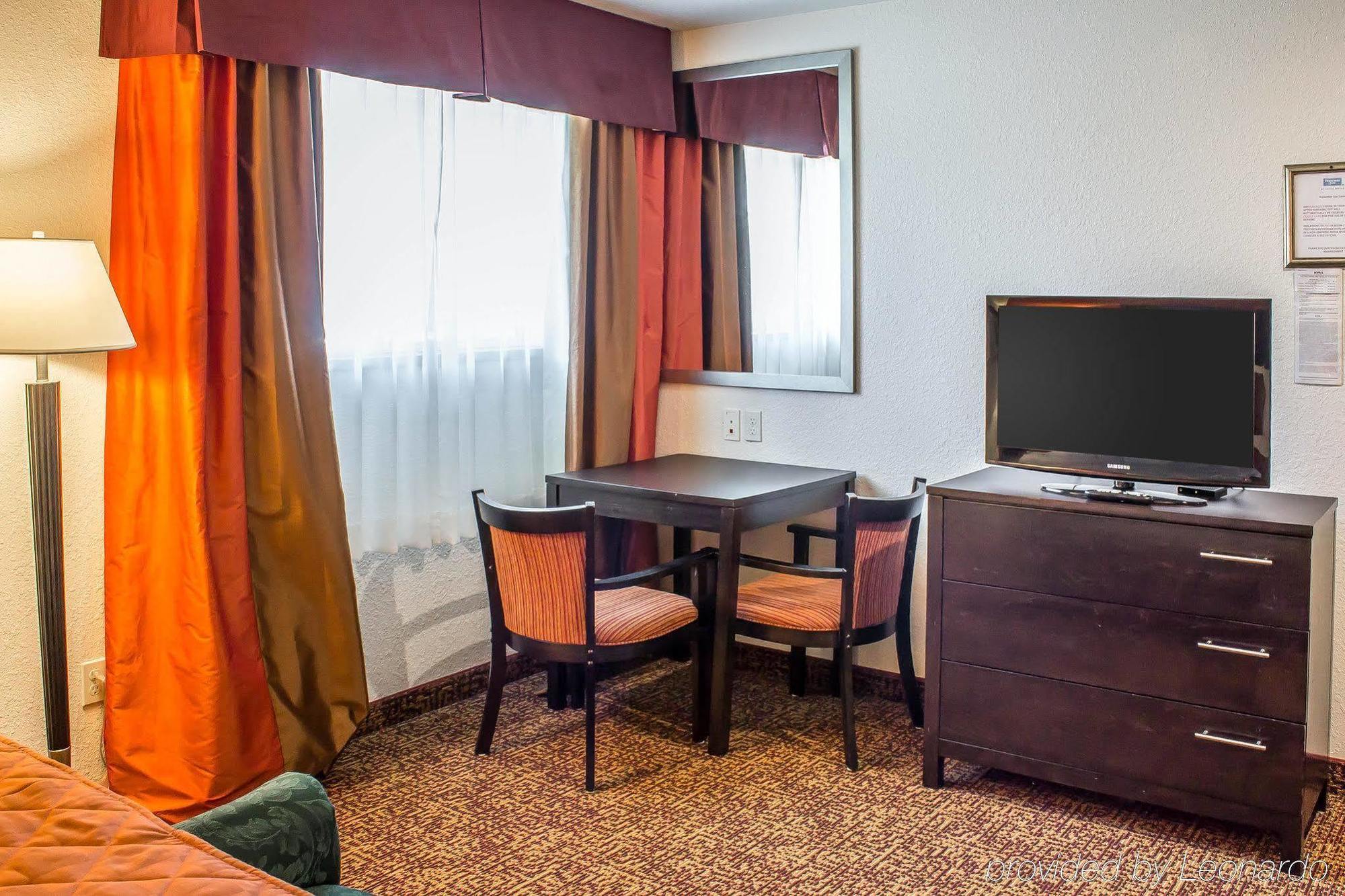 Rodeway Inn & Suites Near Okoboji Lake Milford Екстер'єр фото