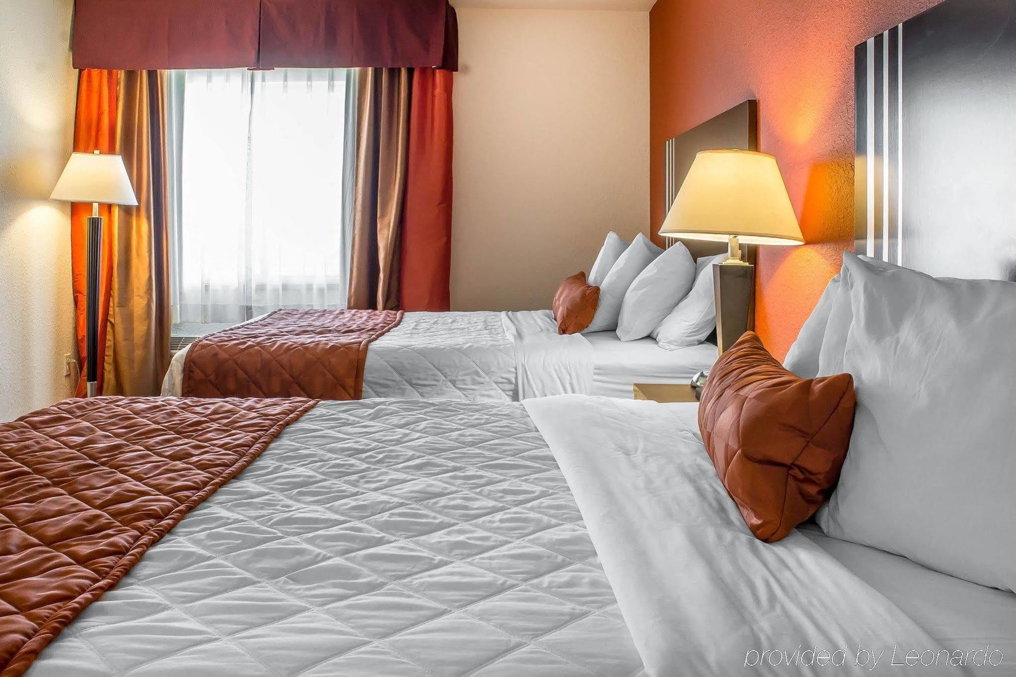 Rodeway Inn & Suites Near Okoboji Lake Milford Екстер'єр фото