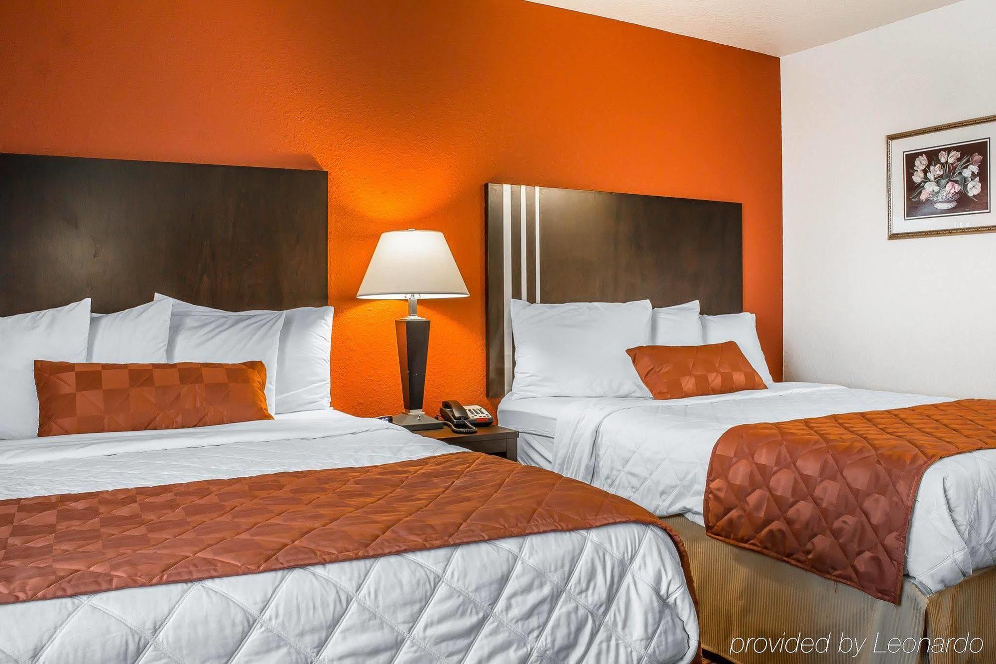 Rodeway Inn & Suites Near Okoboji Lake Milford Екстер'єр фото